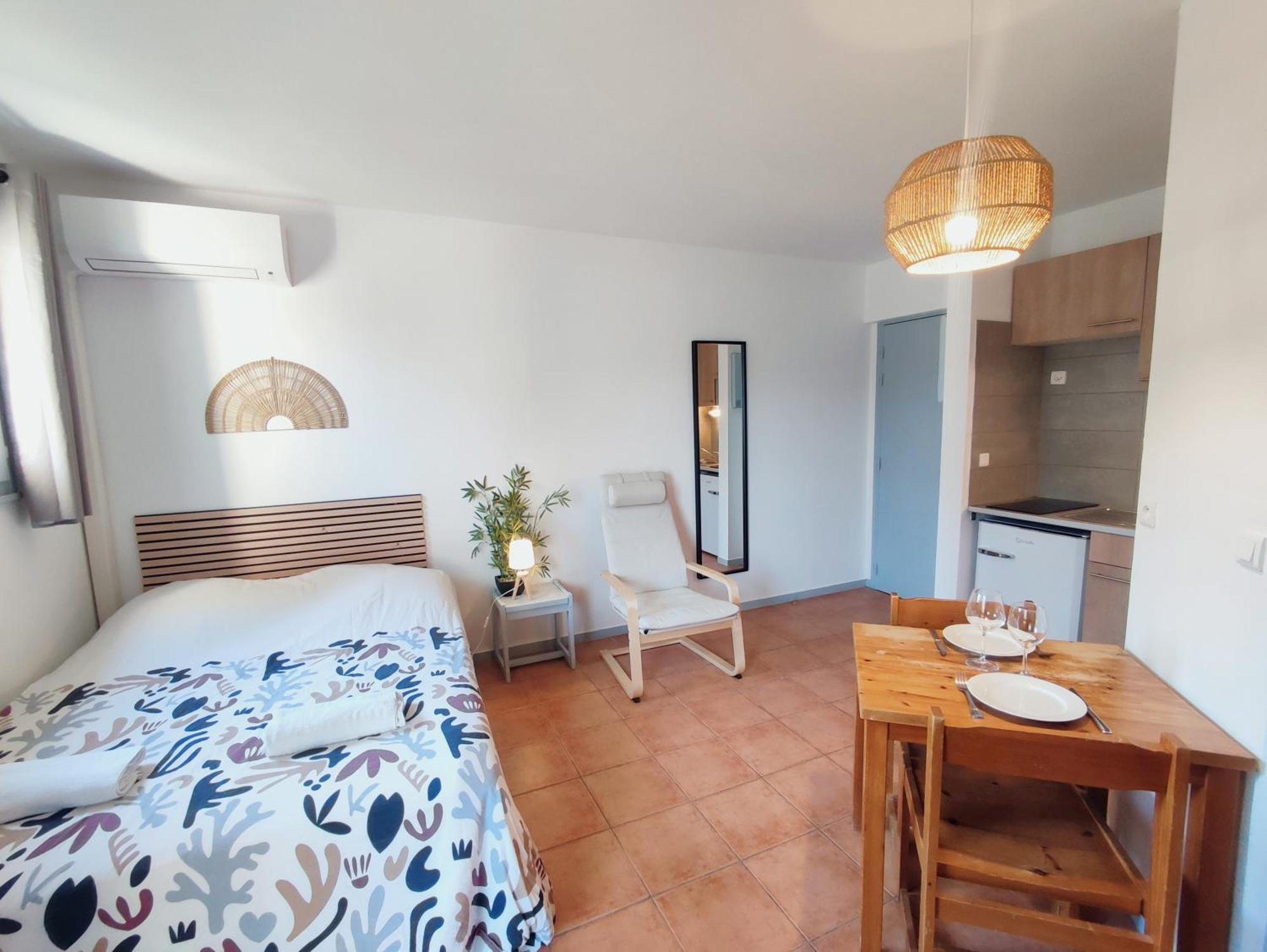 Le Studio Des Garrigues - Climatise Greoux-les-Bains Exterior photo